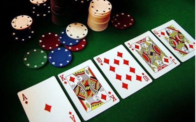 Cần phải quan sát một cách thận trọng hướng đi của các đối thủ