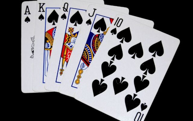Game đánh bài ăn tiền thật iWin với nhiều thể loại game khác nhau