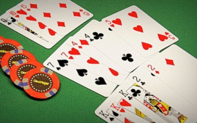 Khi chơi game anh em nên tập trung vào những lá bài lớn